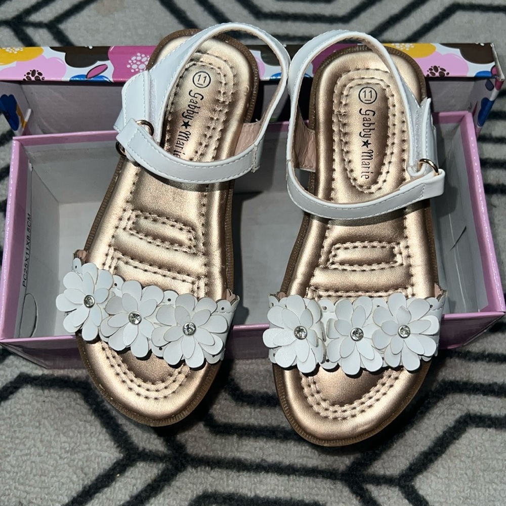 White Flower Sandals
